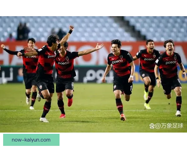 阿克展现出色足球潜力,助力球队在新赛季的稳步提升。 阿克展现出色足球潜力,助力球队在新赛季的稳步提升。