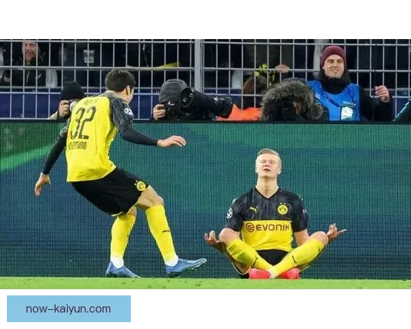 哈兰德进球后冥想庆祝动作引发关注